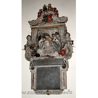 St Edmund, Abbess Roding Church - 


Monument to Lady Luckyln d.1633, consisting of a frontal demi-figure, with the 
head resting on one elbow, with a book in the foreground. Behind, two cherubs 
hold open a curtain. The monument has been attributed to Epiphanius Evesham, by 
J. Seymour.