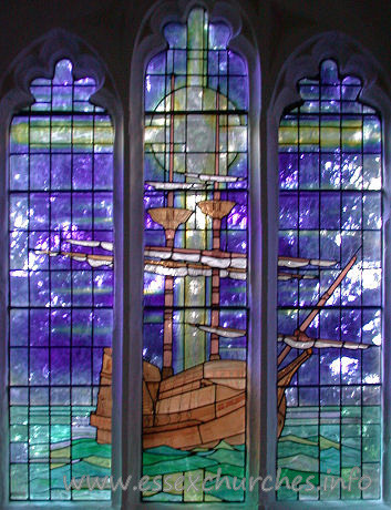 St Mary Magdalene, Great Burstead Church - 



This window is very new, having been dedicated and blessed by the Bishop of Bradwell in February 2004. It depicts The Mayflower, and is in memory of Sammy Norris (1910-1978).














